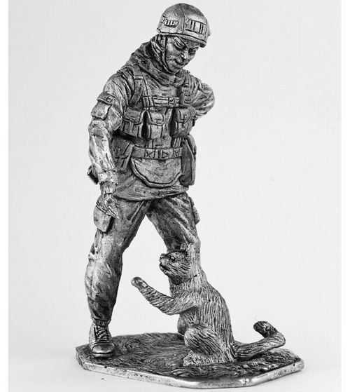 Оловянный солдатик Вежливый с котом