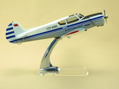 Модель самолета Як-18т (М1:30, Аэрофлот СССР-81399) с проработкой кабины