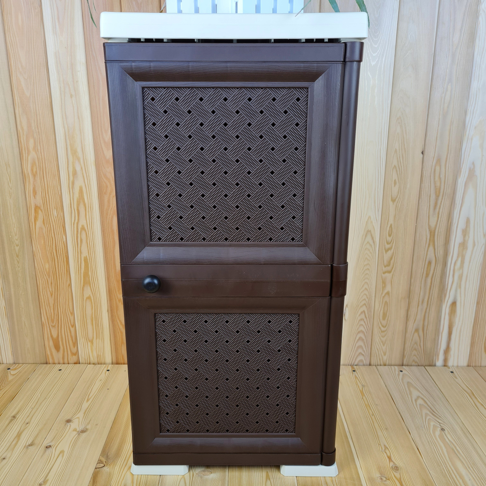 Тумба-шкаф пластиковая "УЮТ", с усиленными рёбрами жёсткости, одна плетёная дверца. Цвет: Бежевый с коричневой дверцей.