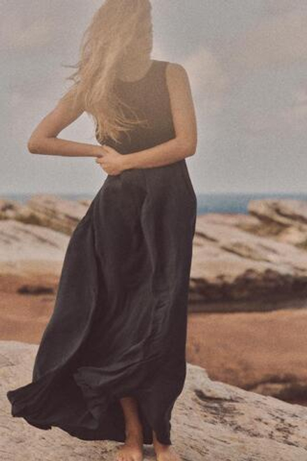 ZARA СТРУЯЩЕЕСЯ ПЛАТЬЕ МИДИ ОБЪЕМНОГО КРОЯ, ЧЕРНЫЙ