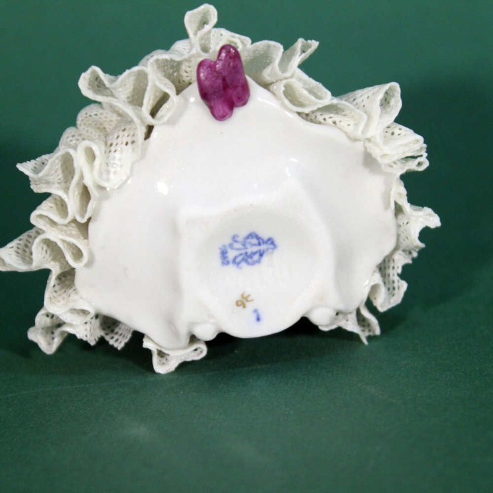 Фарфоровая статуэтка «На балу»