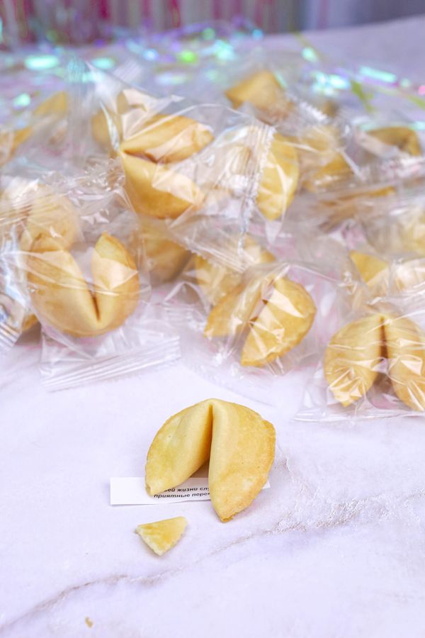 Печенье с новогодними предсказаниями