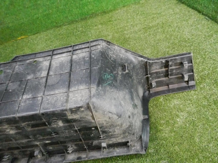 Накладка заднего бампера Toyota Hilux 8 (2015-н.в.)