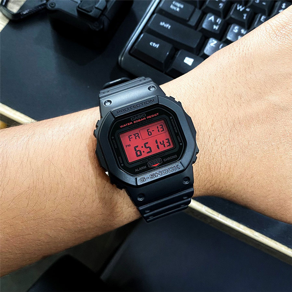 Мужские наручные часы Casio DW-5600BBR-1