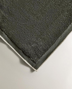 ZARA HOME БАННОЕ ПОЛОТЕНЦЕ ИЗ ВЕЛЮРА С ОТДЕЛКОЙ ОВЕРЛОКОМ, ЗЕЛЕНЫЙ
