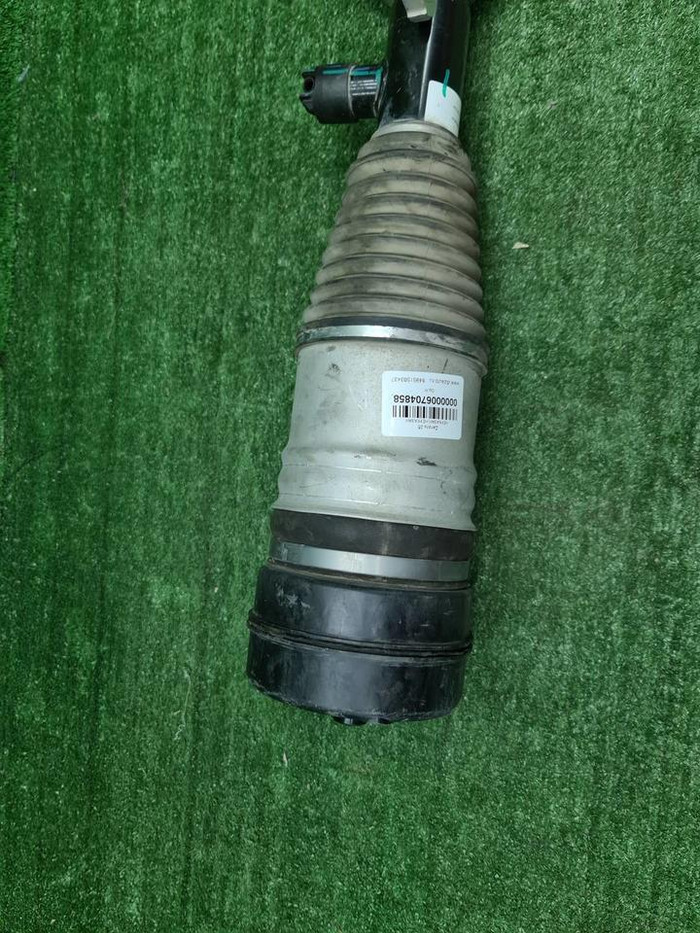 Стойка пневматическая левая Lixiang L9 (2022-н.в.)