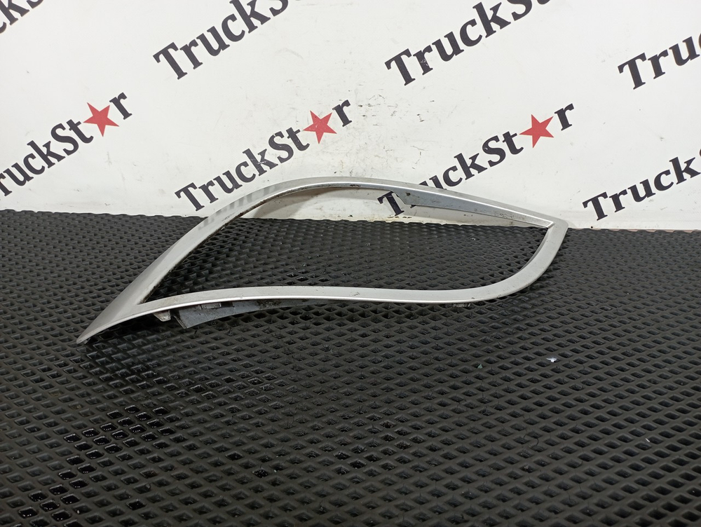 Облицовка фары левой