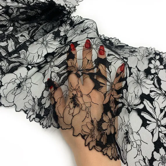 Вышивка на сетке черная 24 см