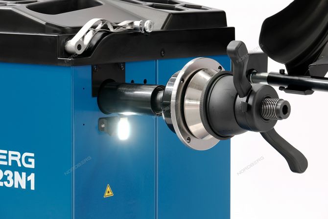 NORDBERG (4523N1B) Станок балансировочный с автоматическим вводом 2-х параметров, лазером и автостопом