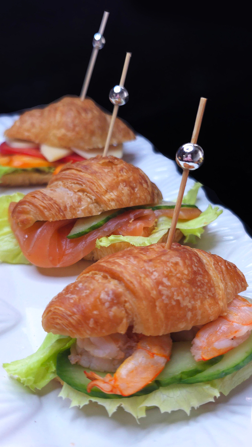 Сет № 12 из круассанов с семгой, креветками и масляной рыбой