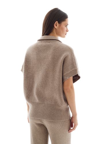 Трикотажный костюм с жилетом в цвете капучино