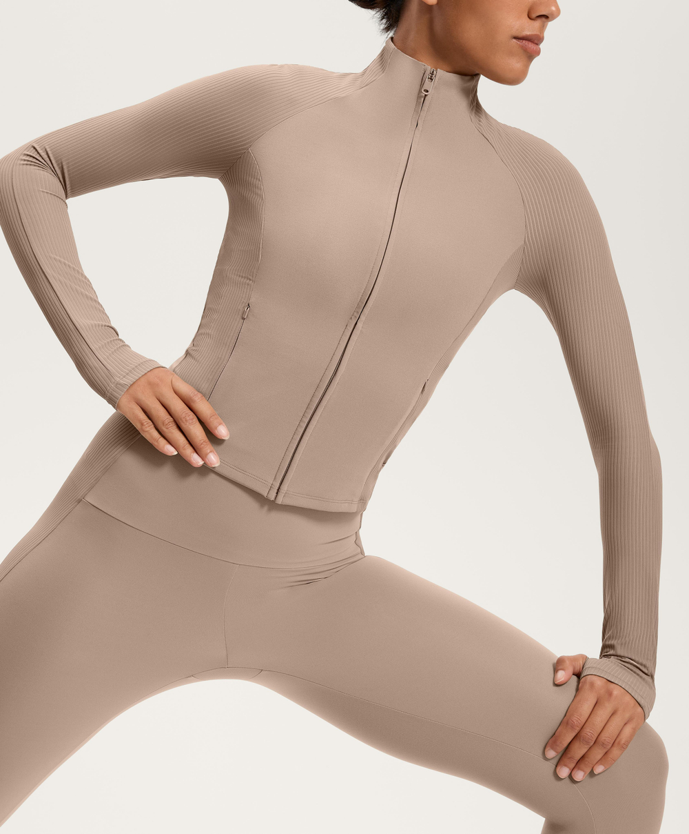 Oysho Высокотехнологичная куртка в рубчик, норка