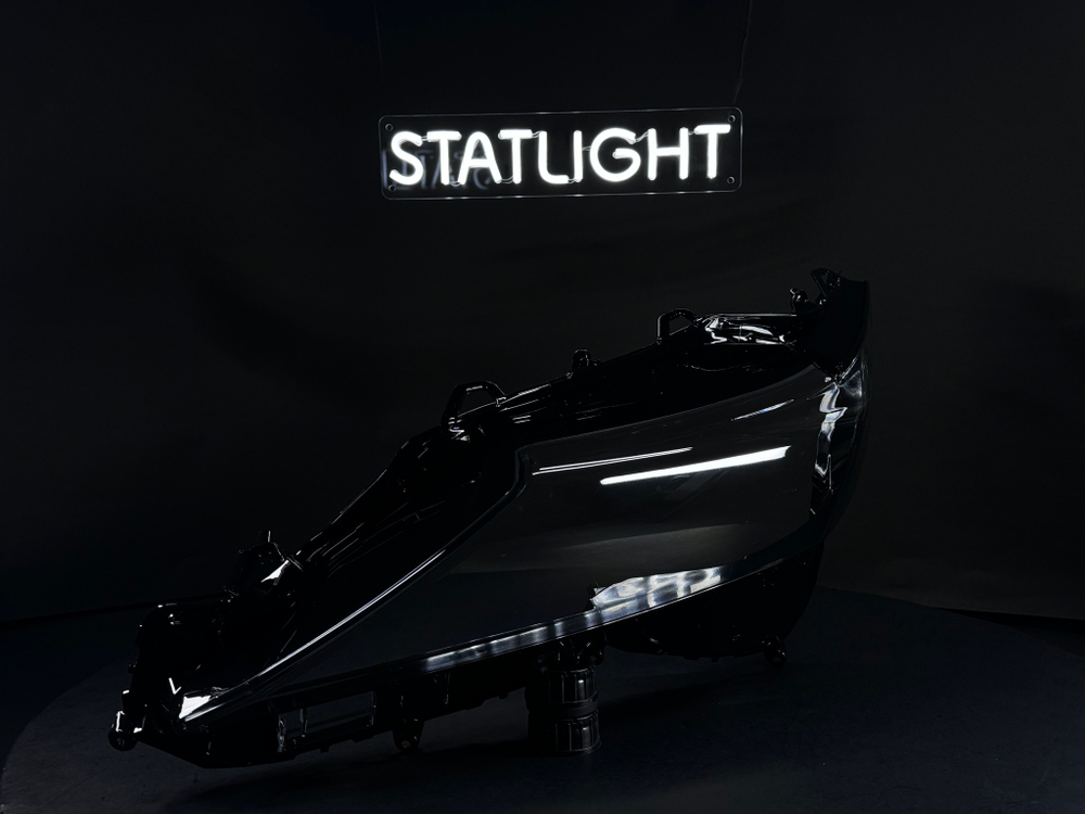 Левое стекло фары Toyota Camry XV70 рест 2017-2020