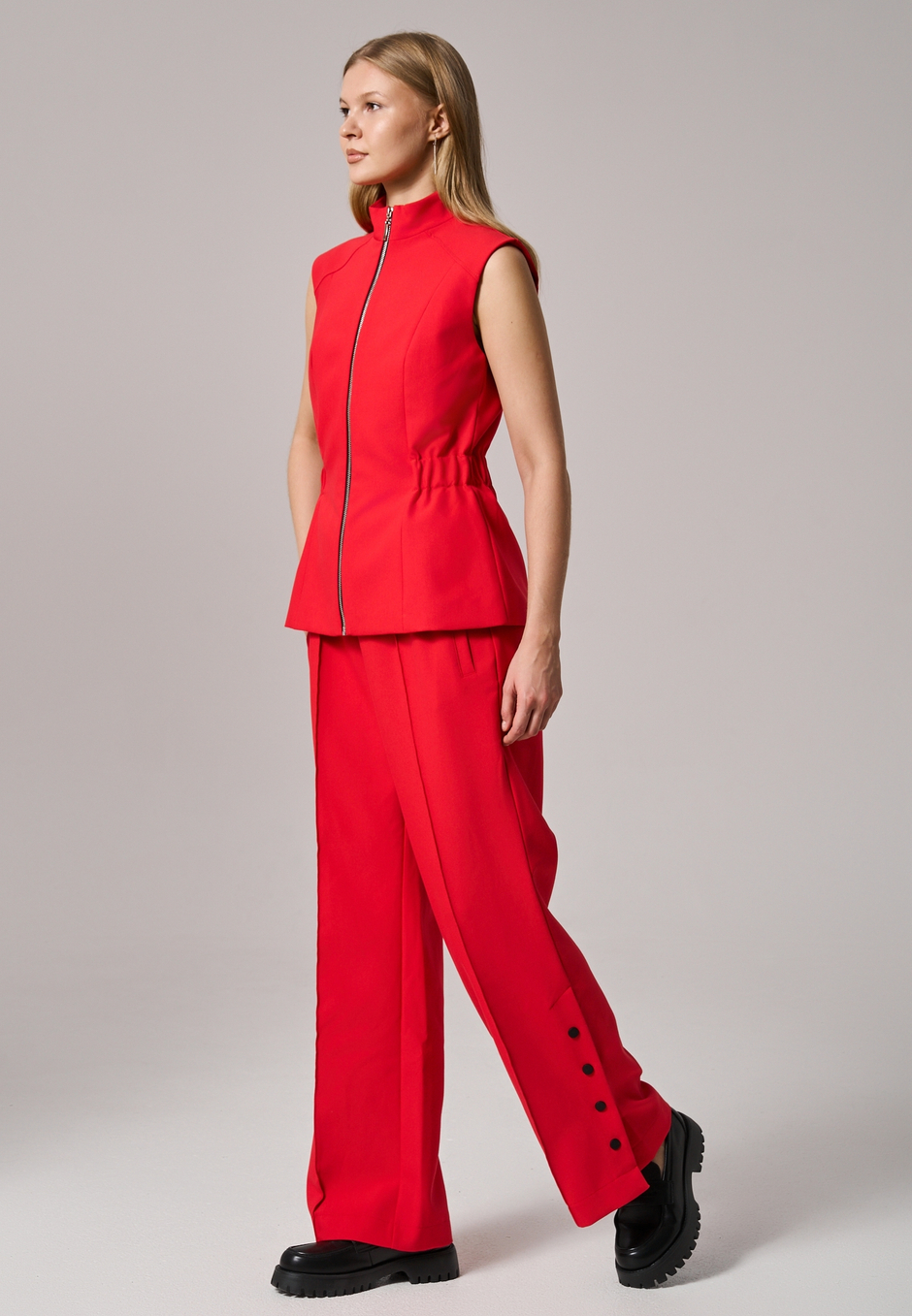 Жилет на молнии красный