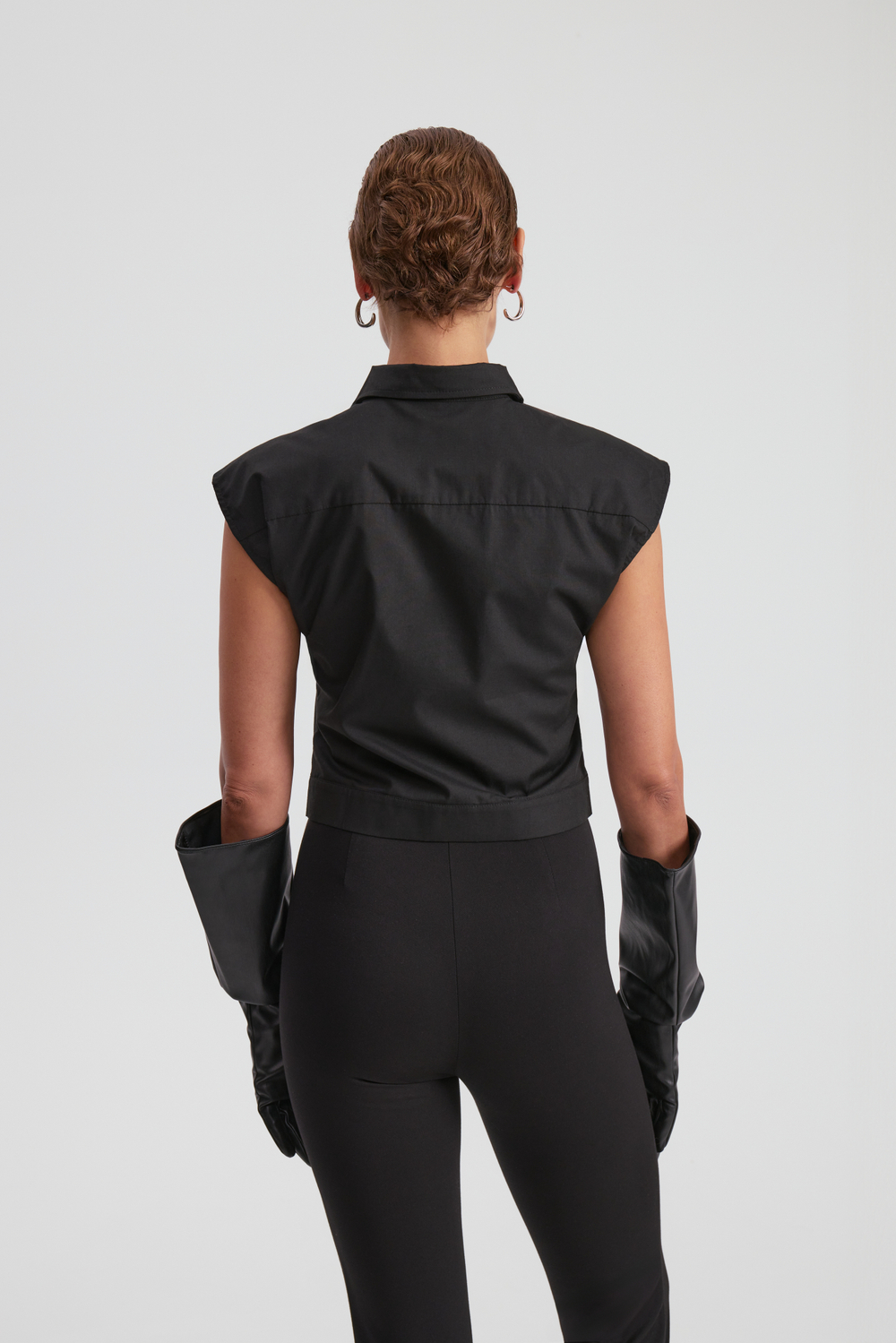 Рубашка черная без рукавов