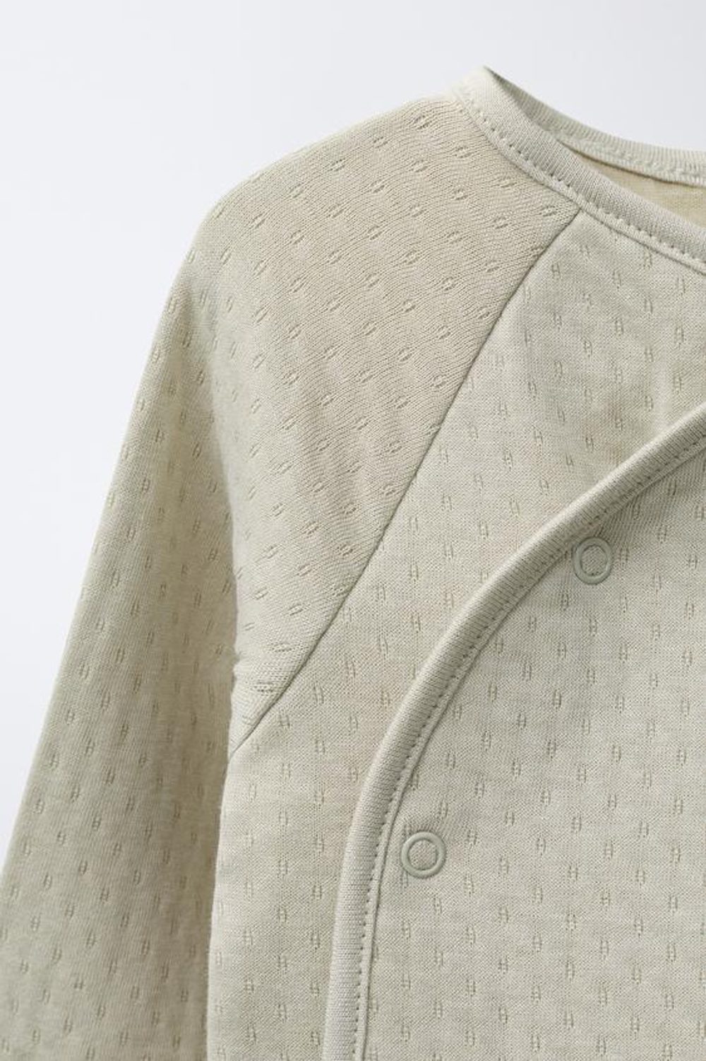 ZARA КОМПЛЕКТ ИЗ ФУТБОЛКИ И ЛЕГИНСОВ С РЕЛЬЕФНЫМ УЗОРОМ, ЗЕЛЕНОВАТЫЙ