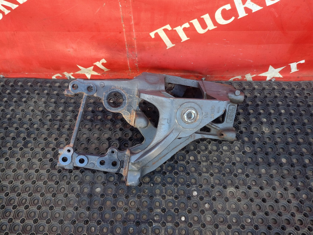 Кронштейн рессоры передней левый