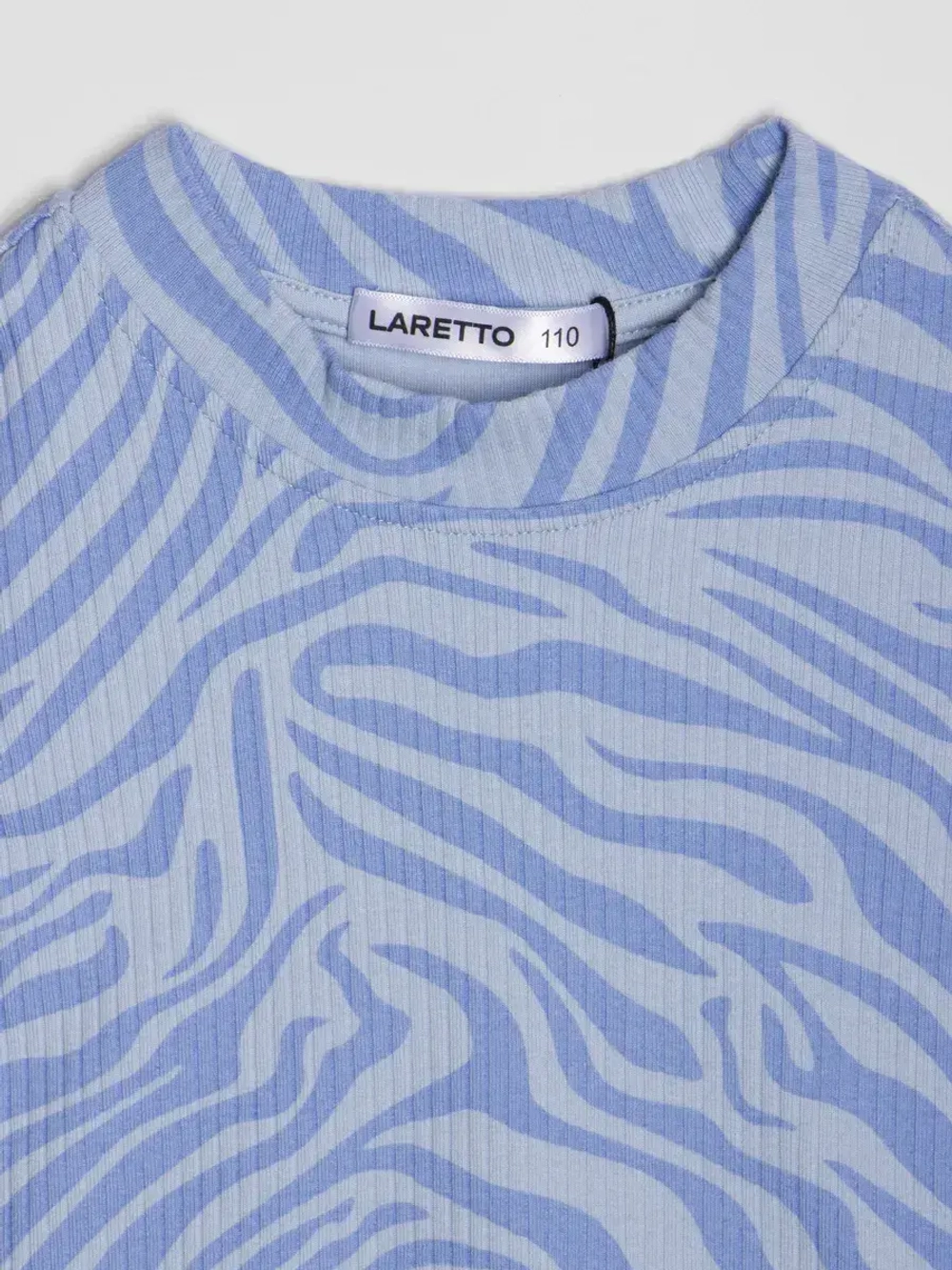 Голубой костюм для девочки на осень