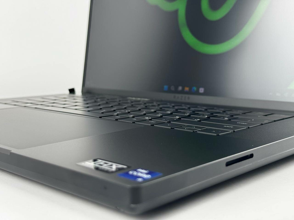 Игровой Ноутбук 16.0" ноутбук Razer Blade 16 2023 Black RZ09-0483UEJ4-R3U1 WQUXGA [3840х2400] i9 13950HX 32gb DDR5 2Tb SSD NVMe PCle NV GeForce RTX 4090 Win11 Home