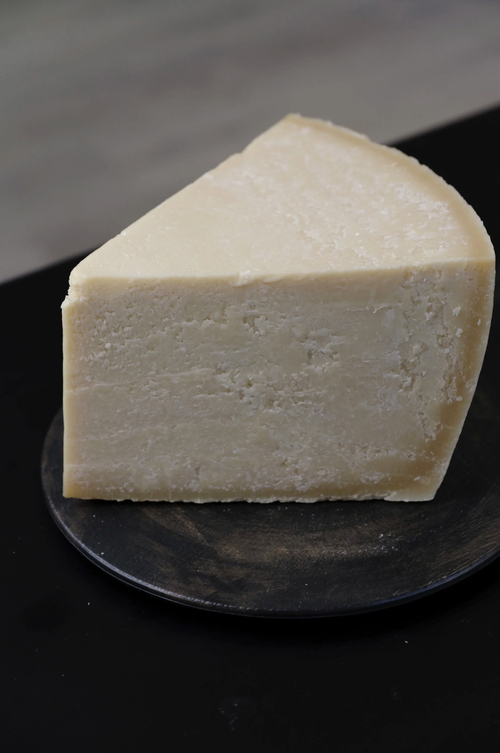 Сыр Россия пармезан твердый GRAN RE 12мес.