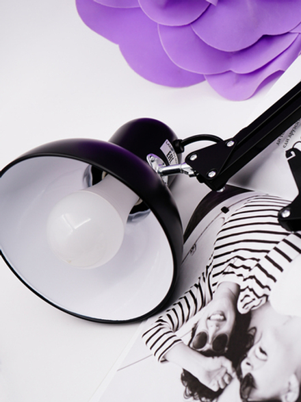 Лампа настольная ТН-800 для косметологических кабинетов (черная) (с лампочкой)