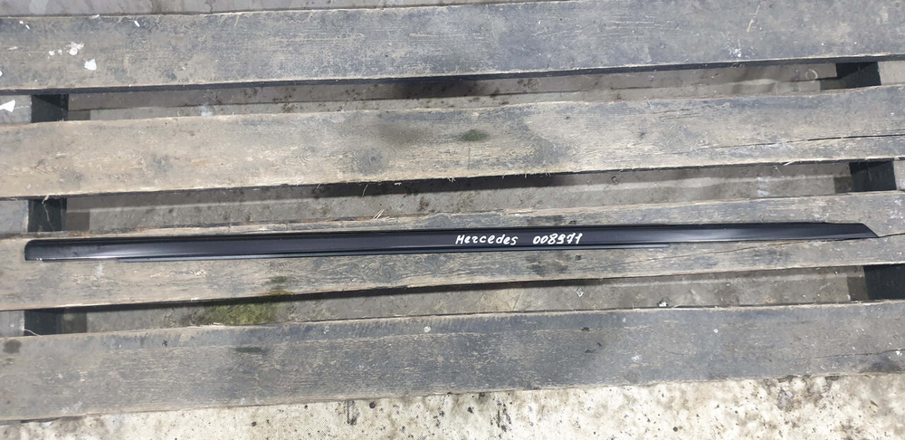 Молдинг двери передней правой Mercedes E (W213) 16-нв Б/У Оригинал A2137209604
