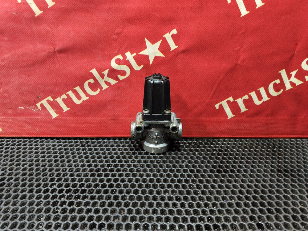 Клапан тормозной 2022г.