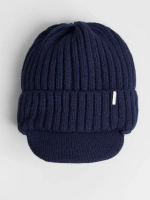 Шапка для мальчика с козырьком на осень