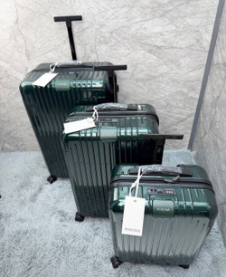 Дорожный чемодан Rimowa Essential Lite