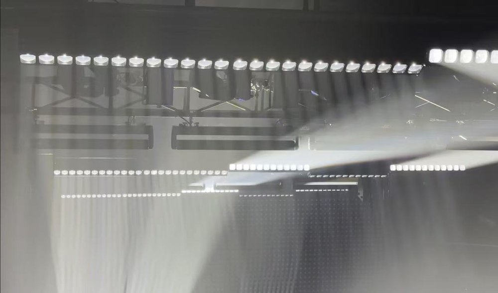 DIAMOND LINE 1060 — LED Bar RGBW 600 Вт 4-60° IP20 DMX512/RDM/Artnet