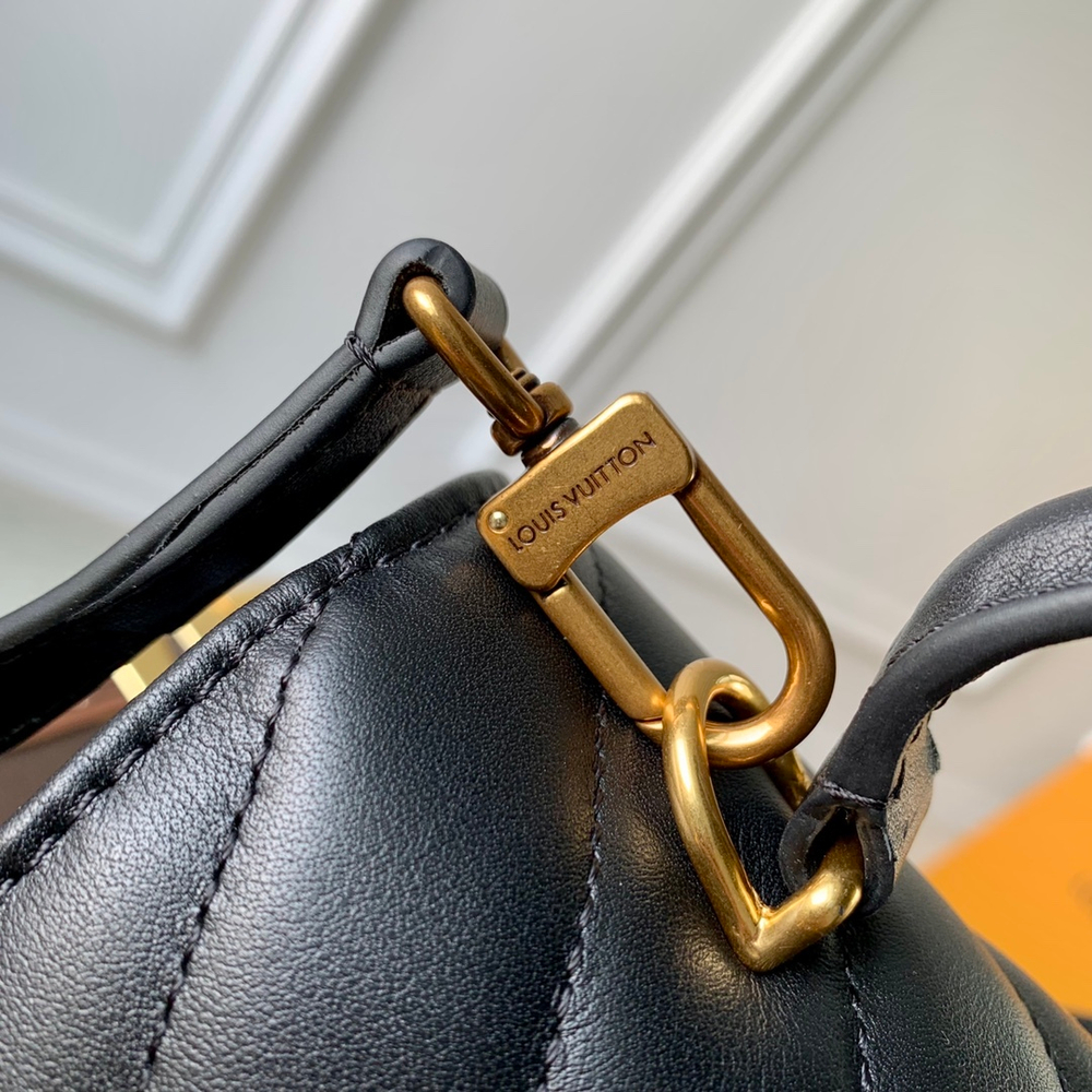 Louis Vuitton Hold Me