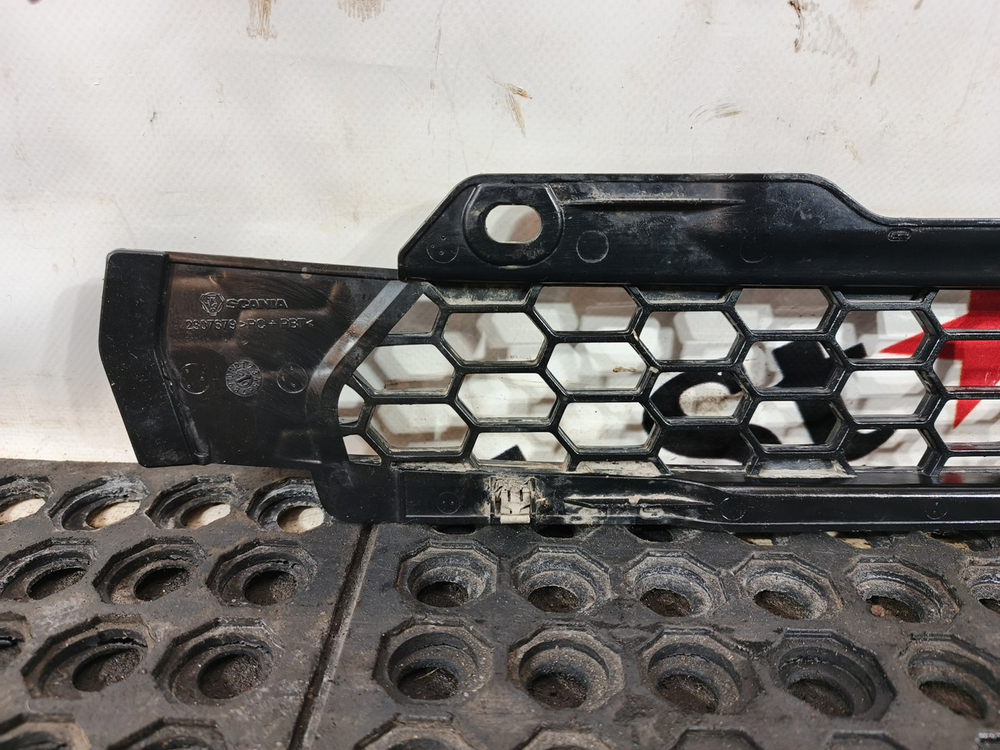 Решетка радиатора верхняя 2020г.