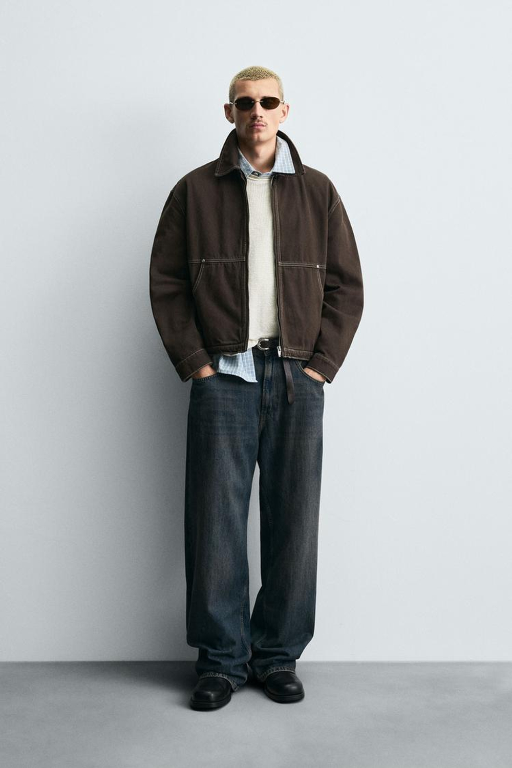 ZARA КУРТКА С ЭФФЕКТОМ ПОТЕРТОСТИ И КОНТРАСТНОЙ ОТСТРОЧКОЙ, КОРИЧНЕВЫЙ