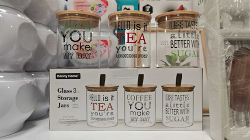 Комплект стеклянных банок с деревянными крышками