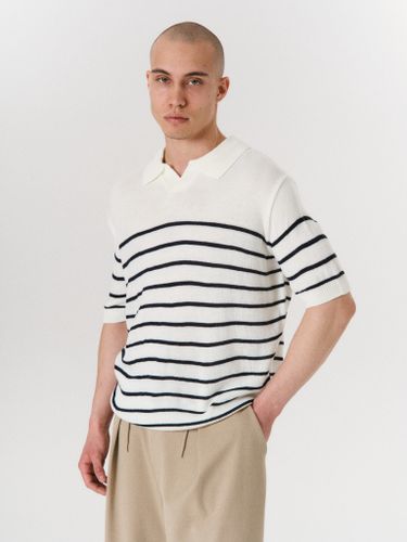 Белая вязаная футболка-поло LAWLESS в полоску