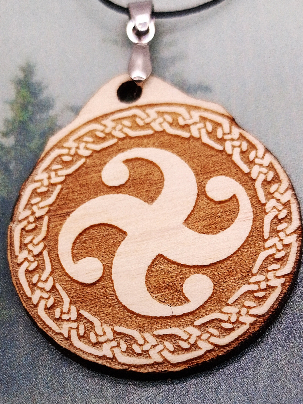 Кулон из дерева Символ Рода