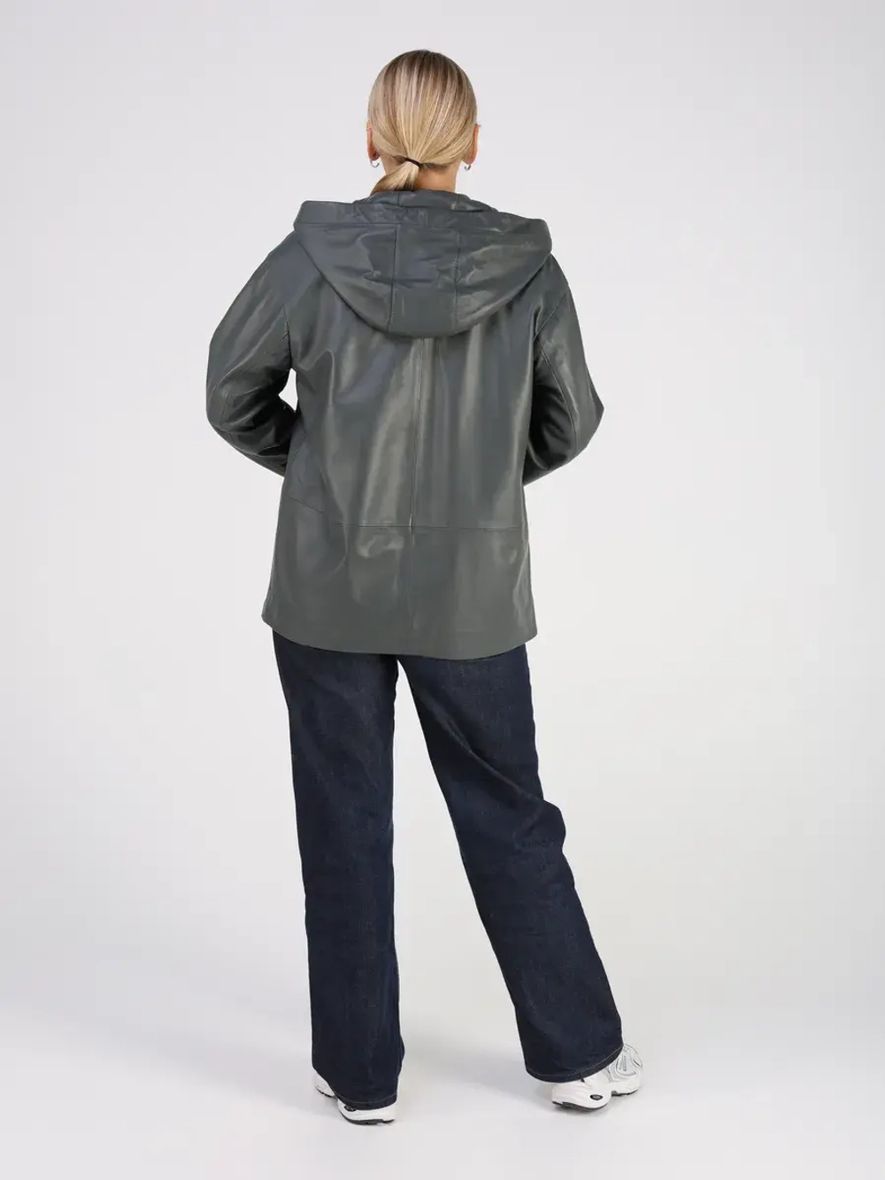 Кожаная куртка демисезонная с капюшоном