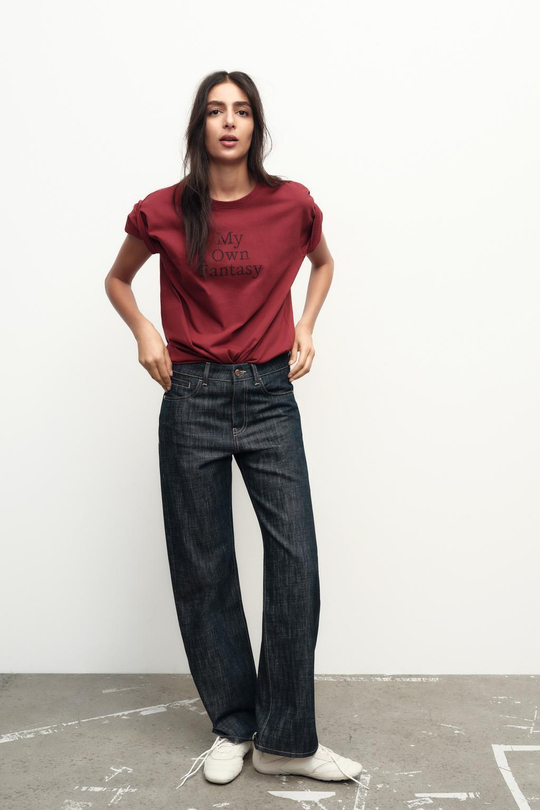 ZARA ФУТБОЛКА ИЗ ТКАНИ С ЭФФЕКТОМ ПОТЕРТОСТИ С НАДПИСЬЮ, МАЛИНОВЫЙ