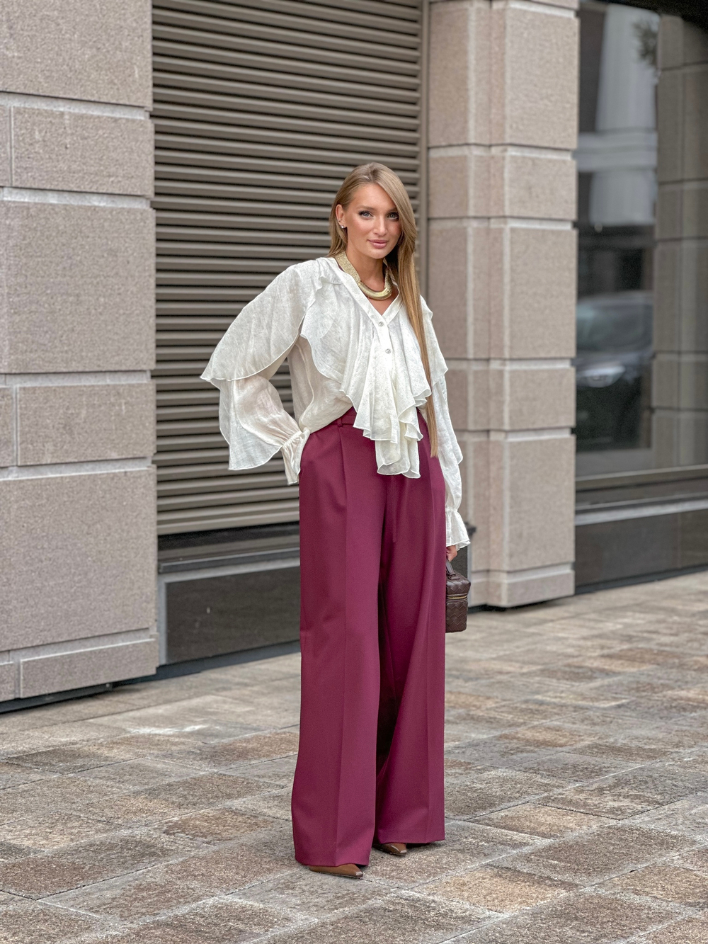 Брюки прямого кроя с защипами