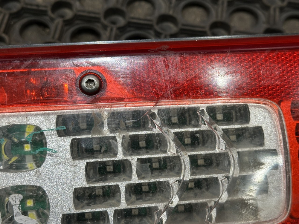 Фонарь задний правый