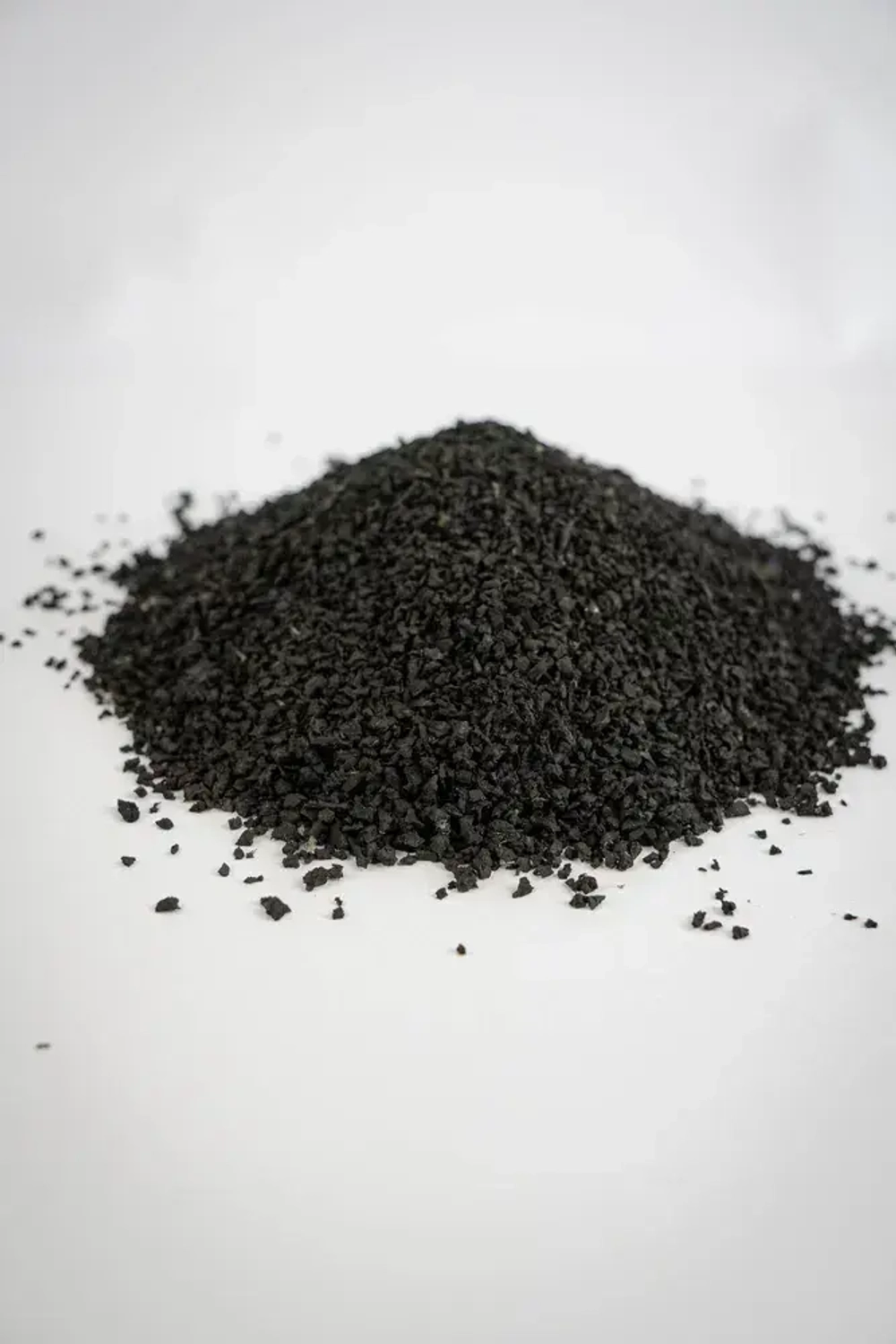 Резиновая крошка 2-4 мм, черная, 25 кг