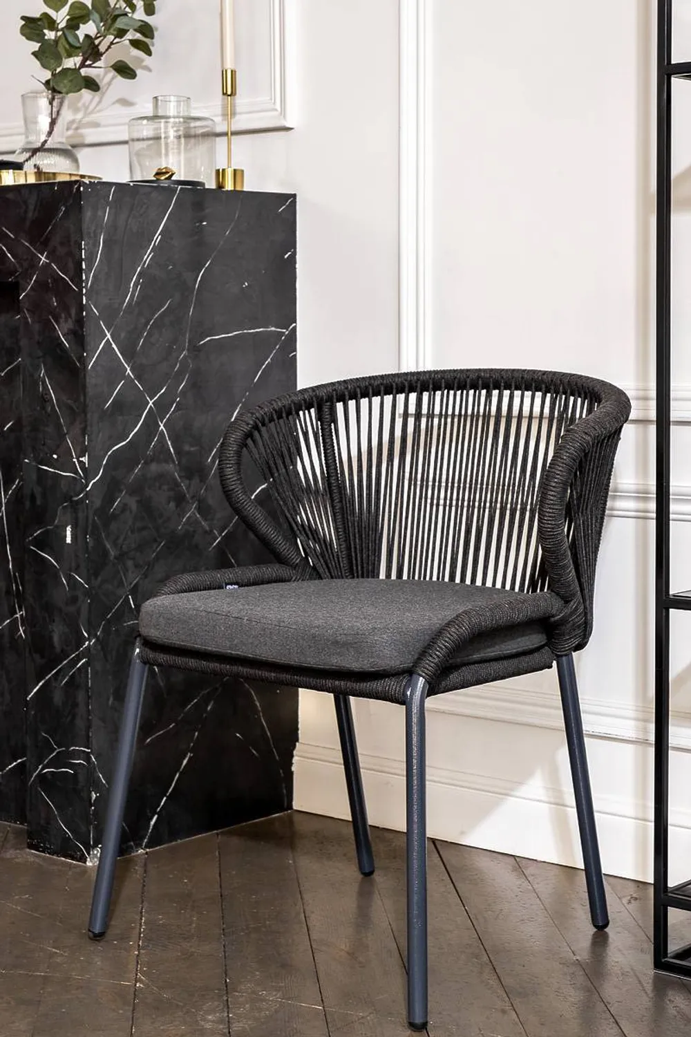 "Венето" обеденная группа на 4 персоны со стульями "Милан", каркас темно-серый, роуп темно-серый