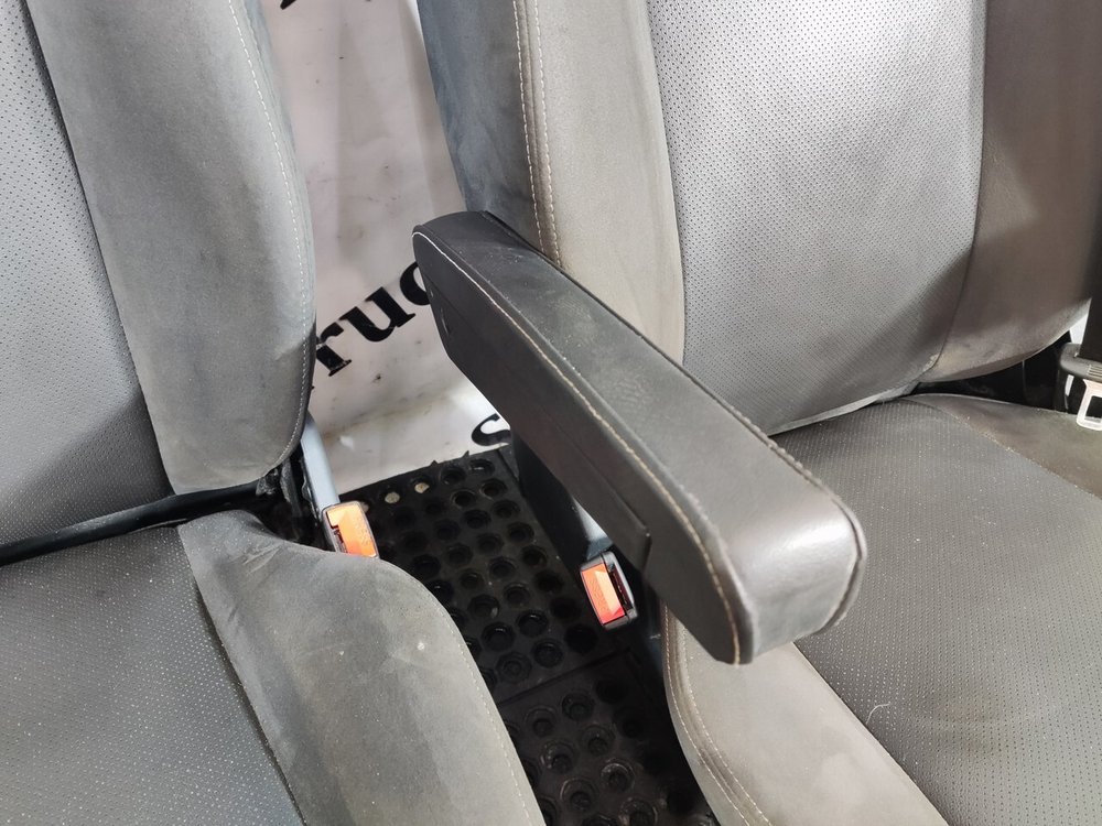 Комплект сидений пневматических 2023г