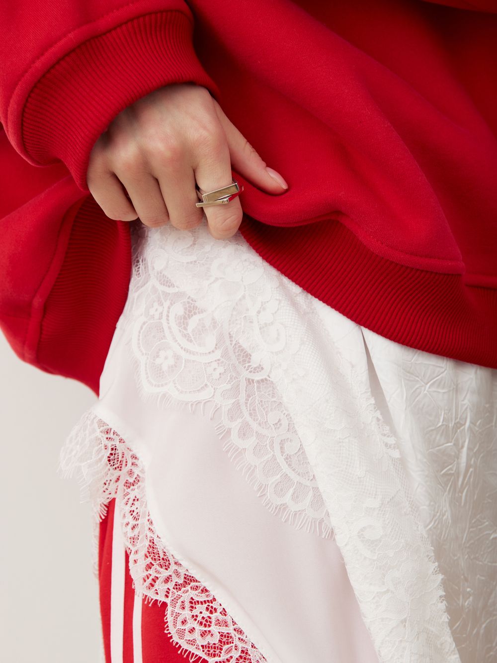 СВИТШОТ С V-ВЫРЕЗОМ КРАСНЫЙ