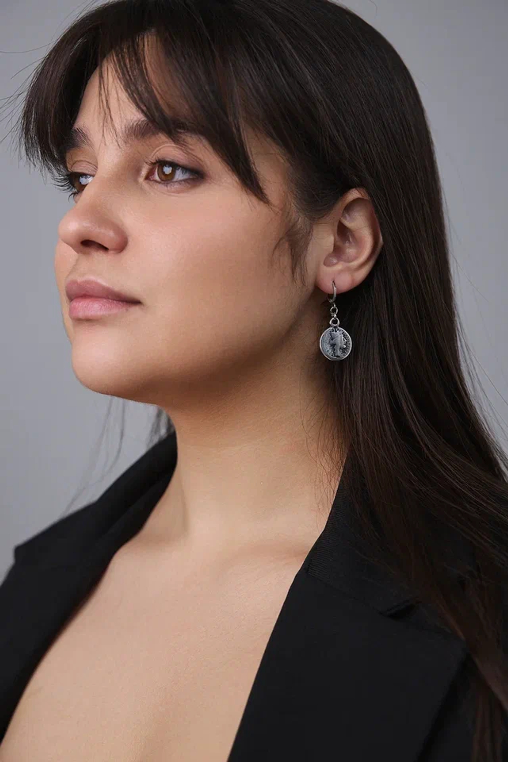 Серьги монеты с профилем королевы Елизаветы, оттенок серебро, замок левербек