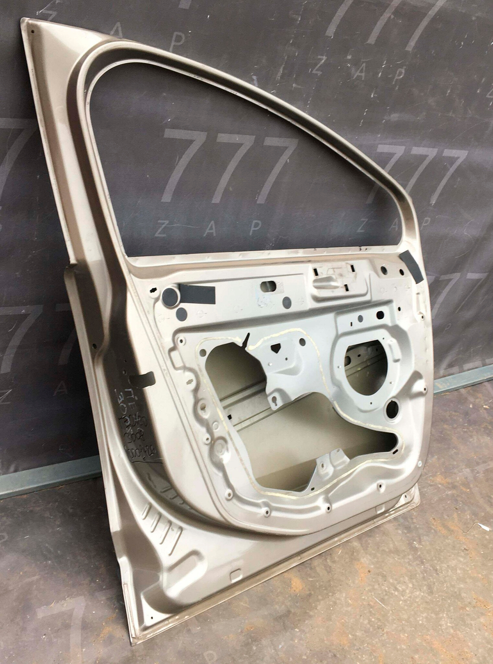 Дверь передняя левая Peugeot 3008 1 09-16 Б/У Оригинал 9002AR