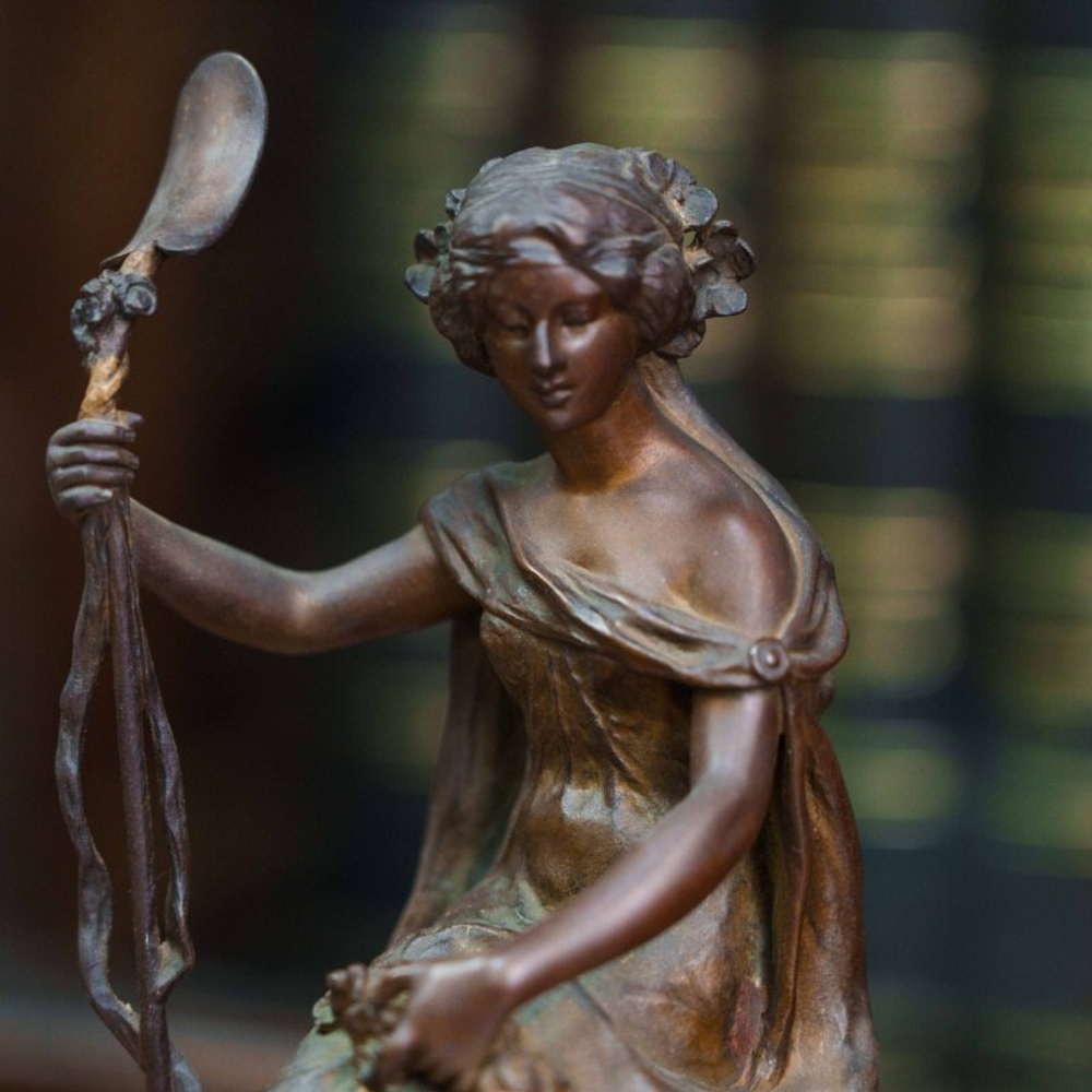 Аллегорическая скульптура «Флора»