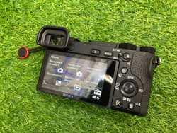 Sony A6500 + SmallRig + бат. блок (11.300 кадров)