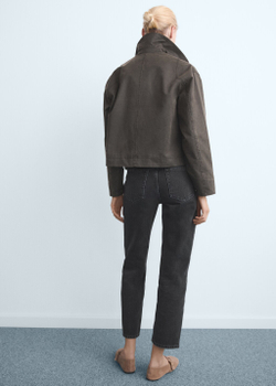 Прямые джинсы с посадкой на талии