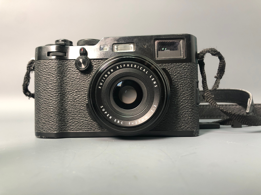 Fujifilm X100F, 64105 кадров пробега.